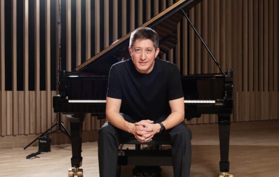 フレディ・ケンプ（指揮・ピアノ）